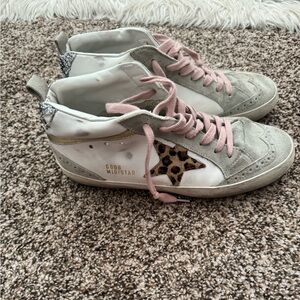 Golden Goose Midstar Women’s 38
Worn maybe 3 times so cute! Have the box